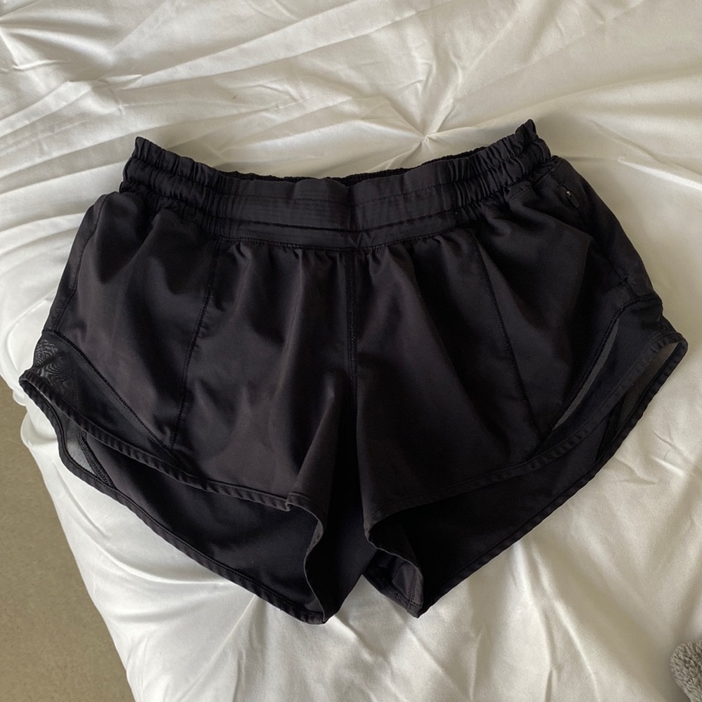 Lululemon Hotty Hot Low Rise Lined Short 2.5